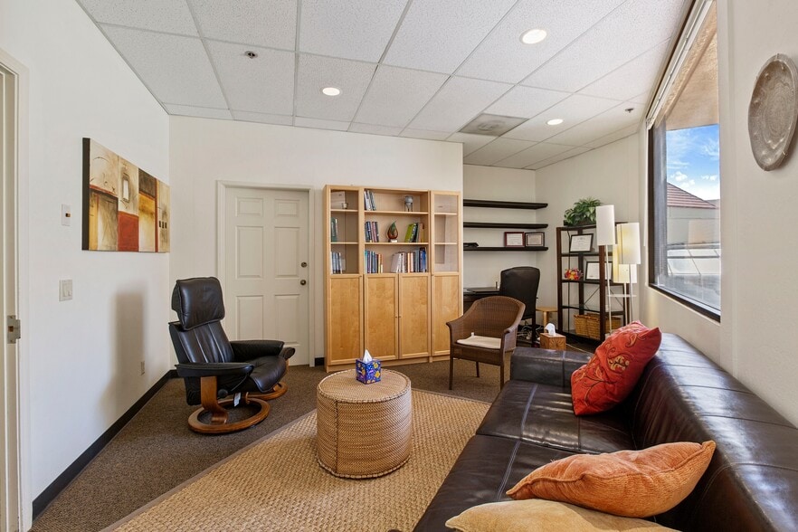 More Photos Of 2401-2417 Park Blvd, Palo Alto Office For Sale