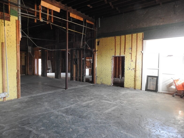 More Photos Of 628 Meridian St N, Huntsville Freestanding For Lease