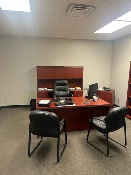 More Photos Of 831-835 Westwood Industrial Park Dr, Weldon Spring Warehouse For Lease