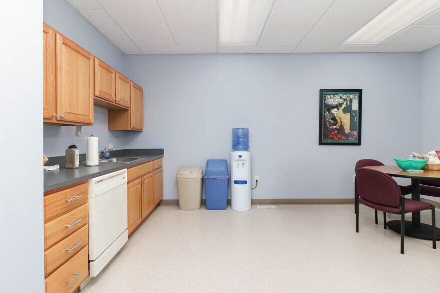 More Photos Of 407 Detroit Ave, Bloomington Office For Sale