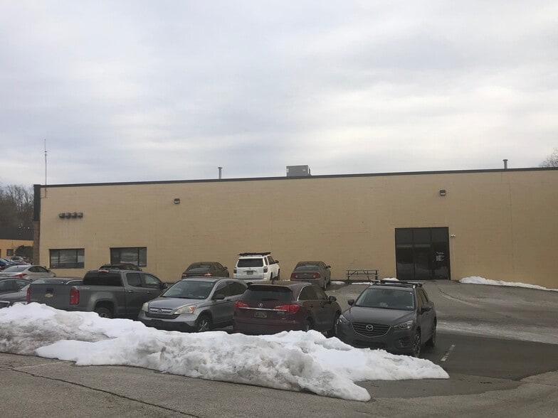 More Photos Of 1 Raymond Dr, Havertown Unknown For Lease