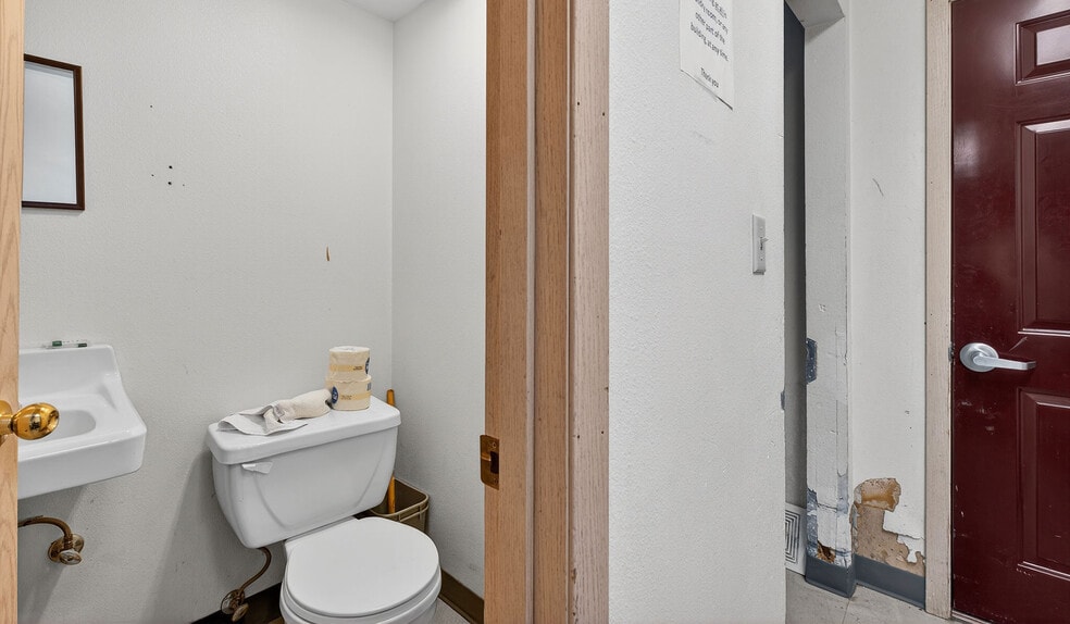 More Photos Of 102 E Greenwood St, Enterprise Hotel For Sale
