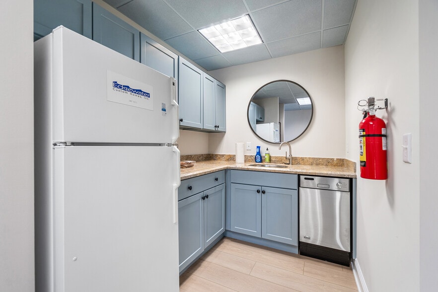 More Photos Of 112-120 US Highway 1, Tequesta Medical For Sale