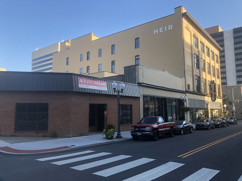 Primary Photo Of 409 S Jefferson St, Roanoke General Retail For Lease