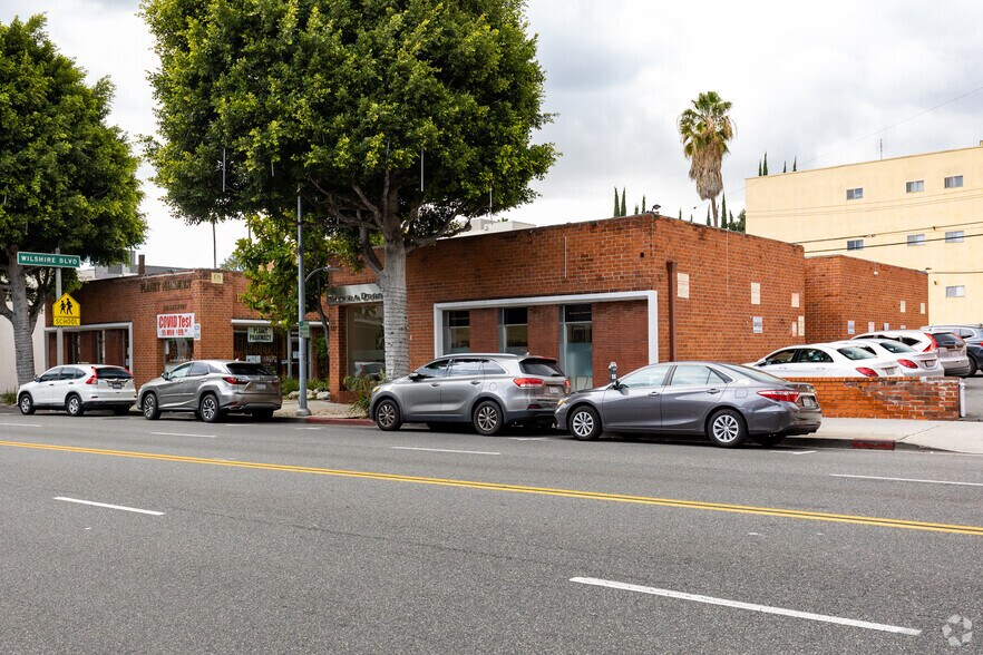 More Photos Of 127-131 N Robertson Blvd, Beverly Hills Storefront Retail Office For Lease