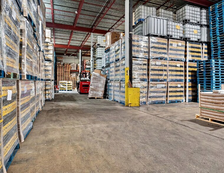 More Photos Of 8530 Av 8e, Montréal Warehouse For Lease