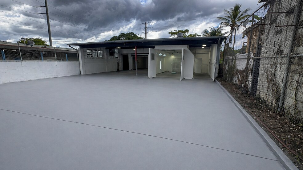 More Photos Of 1420 NE 131st St, North Miami Service For Lease