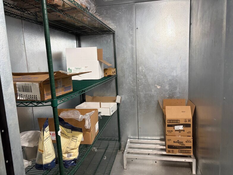 More Photos Of 1111-1191 S Victoria Ave, Oxnard General Retail For Lease