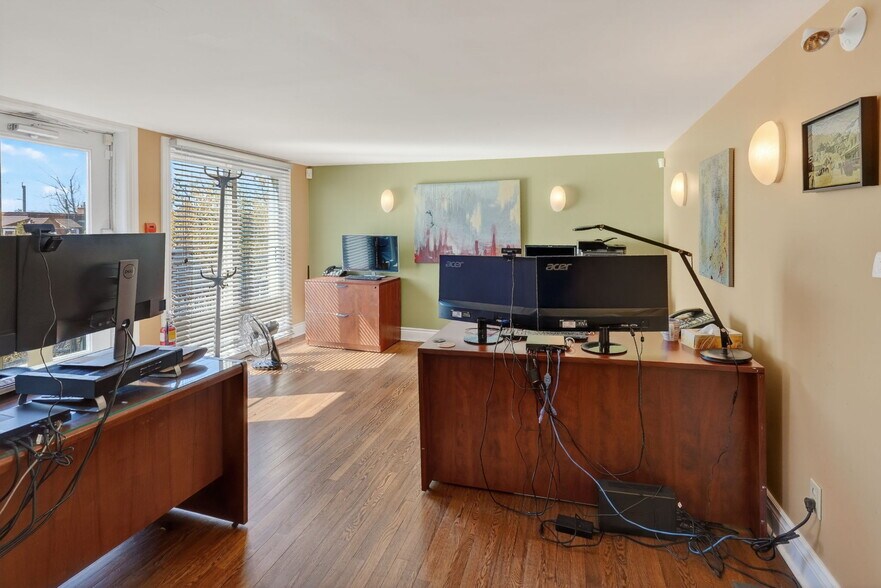 More Photos Of 464 Somerset St W, Ottawa Office For Sale