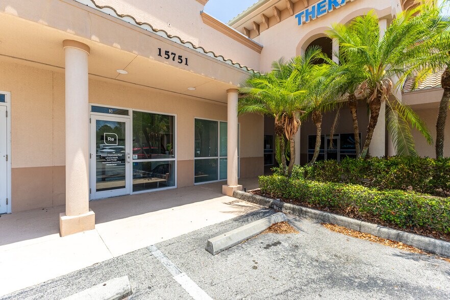 More Photos Of 15751 San Carlos Blvd, Fort Myers Unknown For Lease