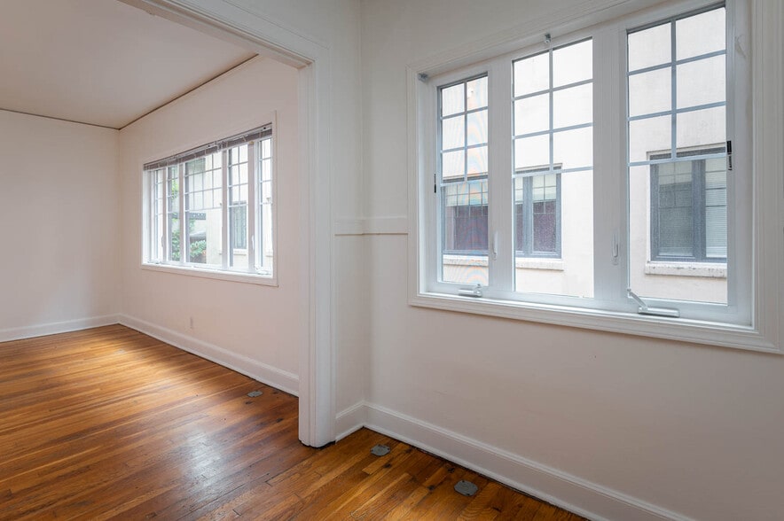 More Photos Of 911 SW 21st Ave, Portland Apartments For Sale