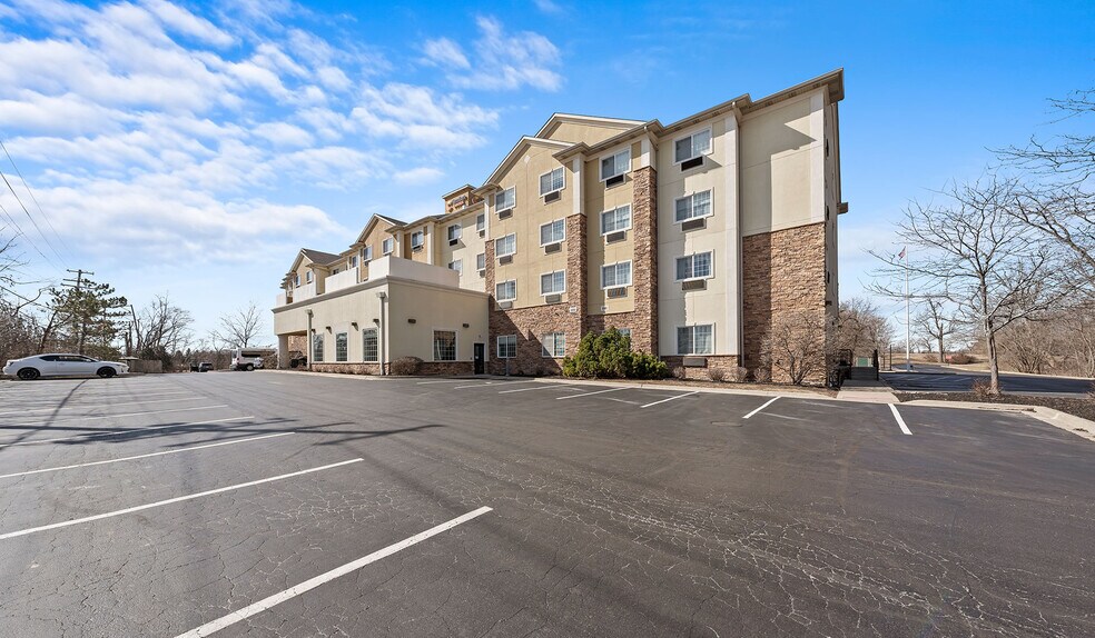 More Photos Of 1775 E Belvidere Rd, Grayslake Hotel For Sale