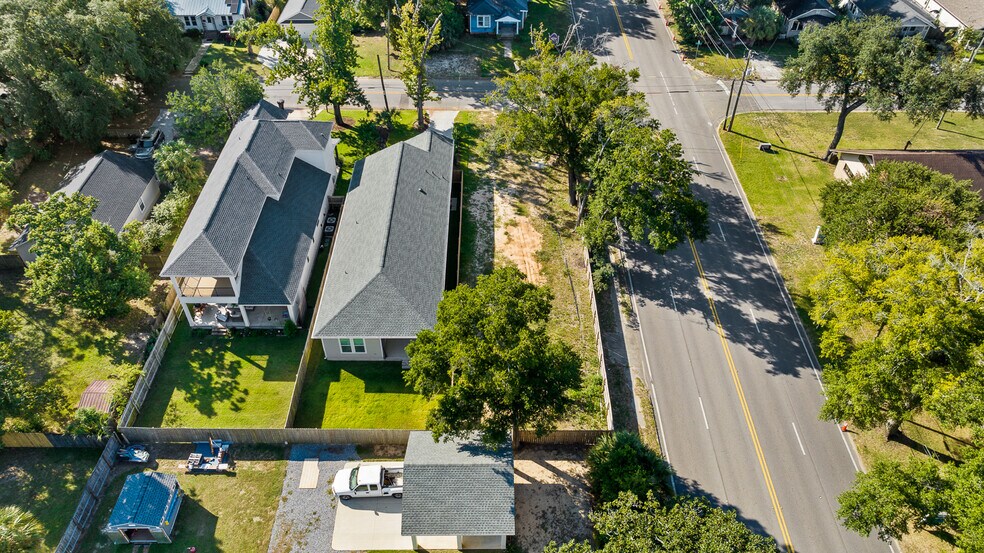 More Photos Of 900 Yonge St, Pensacola Land For Sale