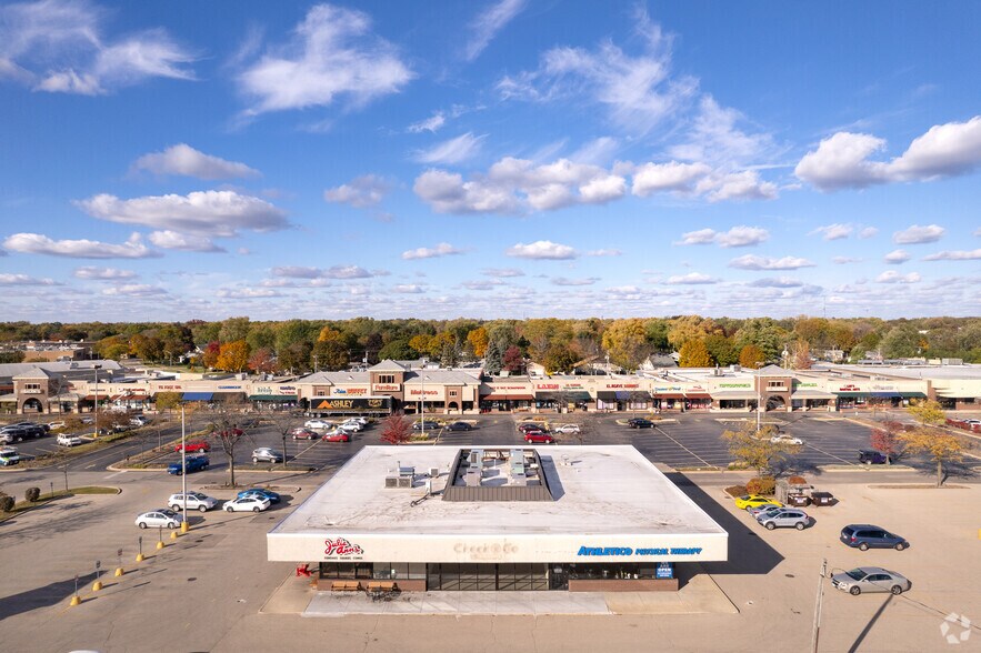 More Photos Of 29 Crystal Lake Plz, Crystal Lake Unknown For Lease