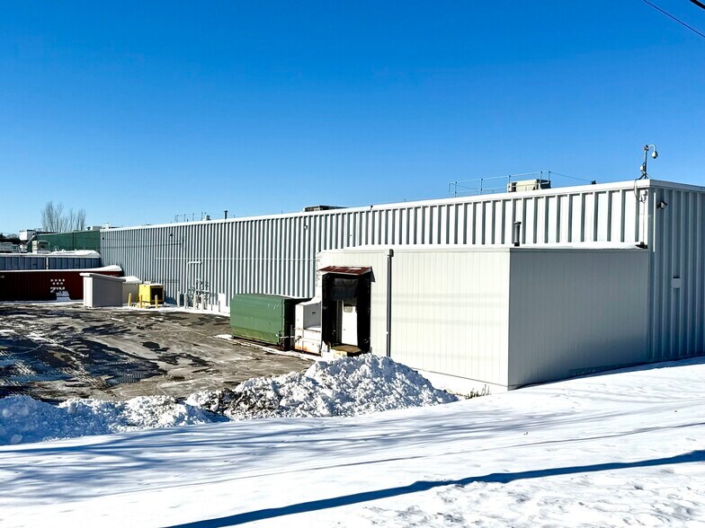 More Photos Of 75 Northport Dr, Portland Office For Sale