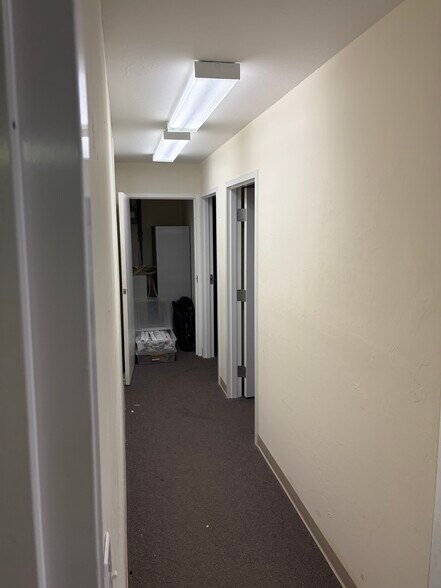 More Photos Of 12165 Metro Pky, Fort Myers Light Manufacturing For Sale