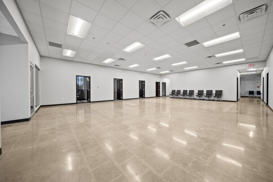 More Photos Of 210 SE 34th St, Bentonville Office For Sale