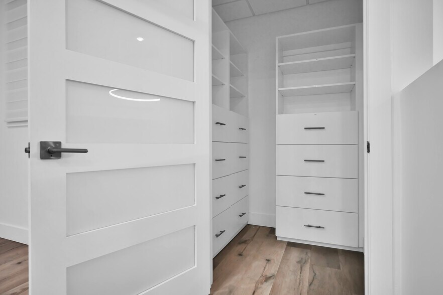 More Photos Of 7311 NW 12th St, Doral Light Distribution For Sale