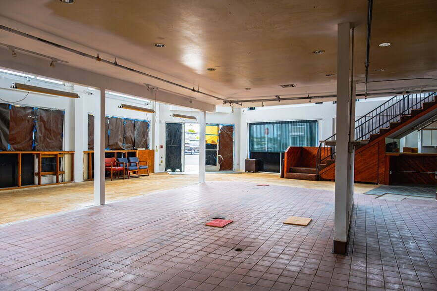 More Photos Of 5470 E 2nd St, Long Beach Storefront For Lease