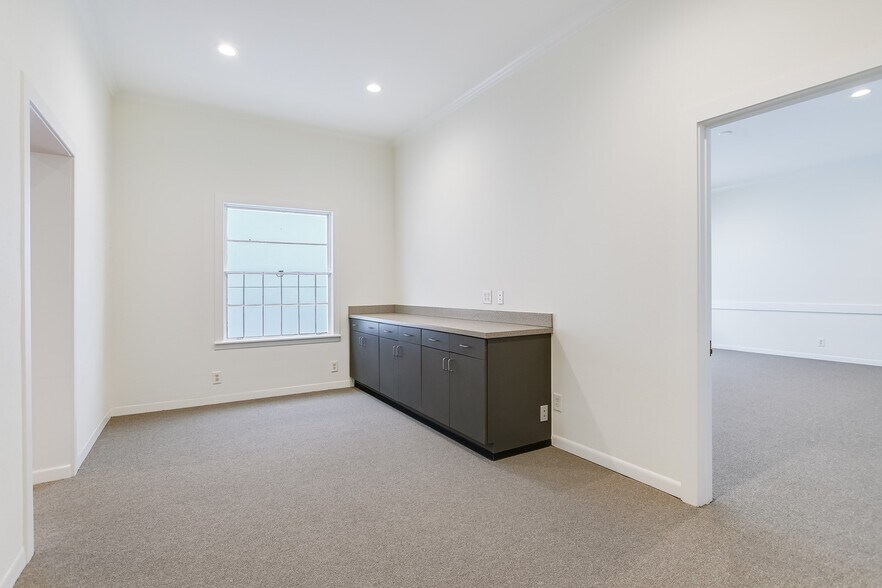 More Photos Of 610 Guadalupe St, Austin Office For Lease