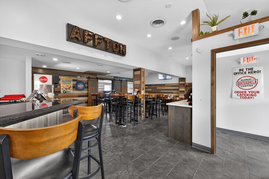 More Photos Of 8713 Gravois Rd, Saint Louis Restaurant For Lease