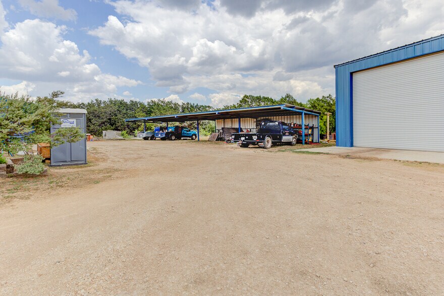 More Photos Of 9425 Schoenthal Rd, New Braunfels Warehouse For Sale