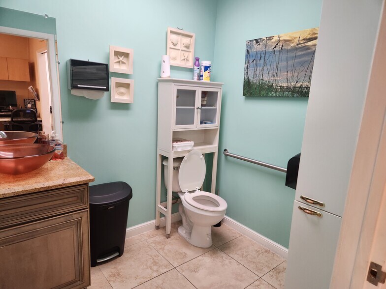 More Photos Of 301 E Ocean Ave, Lantana Office For Lease