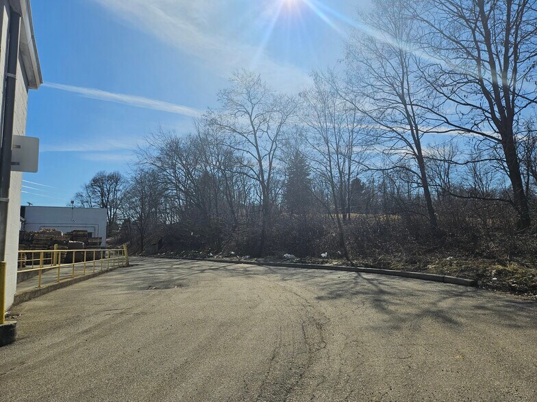 More Photos Of 15977-15981 State Route 170, Calcutta Freestanding For Lease