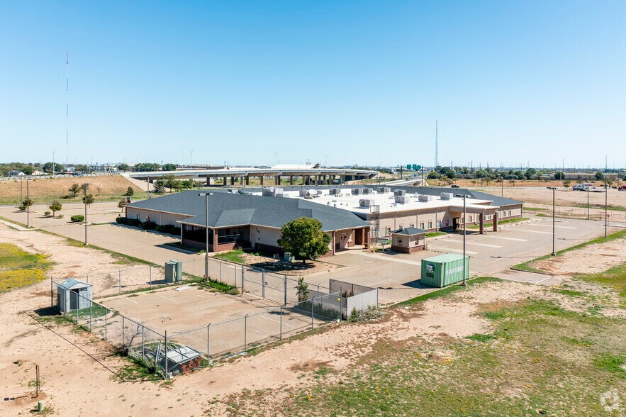 More Photos Of 6104 Avenue Q South Dr, Lubbock Medical For Sale