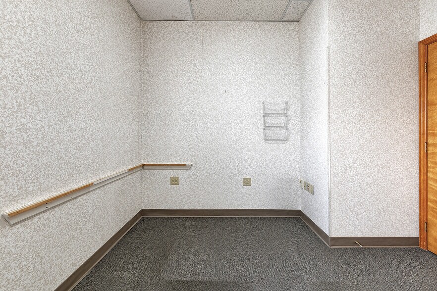More Photos Of 911 Ligonier St, Latrobe Medical For Sale