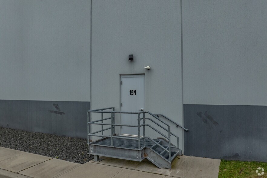More Photos Of 1600 Livingston Ave, North Brunswick Distribution For Lease