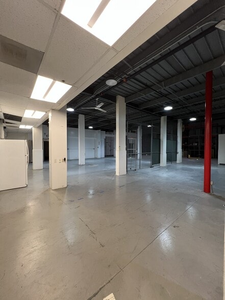 More Photos Of 3501 W Garry Ave, Santa Ana Warehouse For Lease