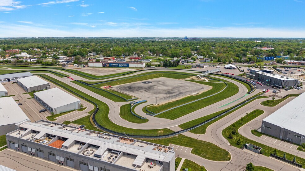 More Photos Of 148 Pit Ln, Pontiac Parking Garage For Sale