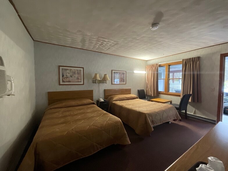 More Photos Of 42 Stockbridge Rd, West Stockbridge Hotel For Sale