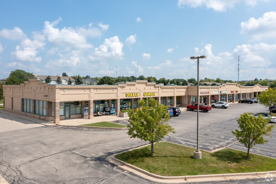 More Photos Of 1024-1060 E Commerce Blvd, Slinger Unknown For Lease