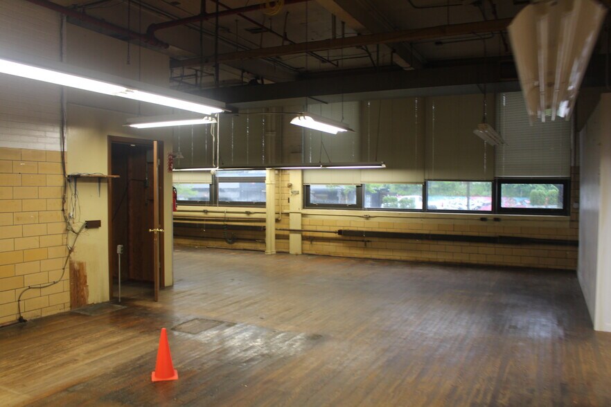 More Photos Of 735 Allens Ave, Providence Manufacturing For Lease