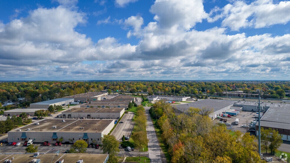 More Photos Of 800-820 Freeway Dr N, Columbus Office For Lease