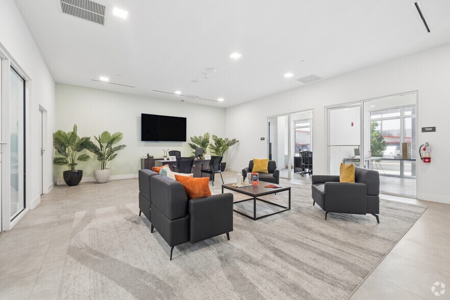 More Photos Of 1025 E 25th St, Hialeah Coworking Space