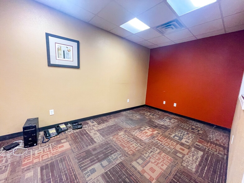 More Photos Of 415 Old Highway 90 W, Vidor Showroom For Lease