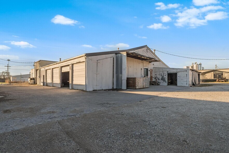 More Photos Of 2101 S ARKOLA Dr, Springdale Warehouse For Sale