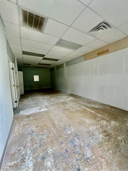 More Photos Of 2605 Tamiami Trl, Port Charlotte Unknown For Lease
