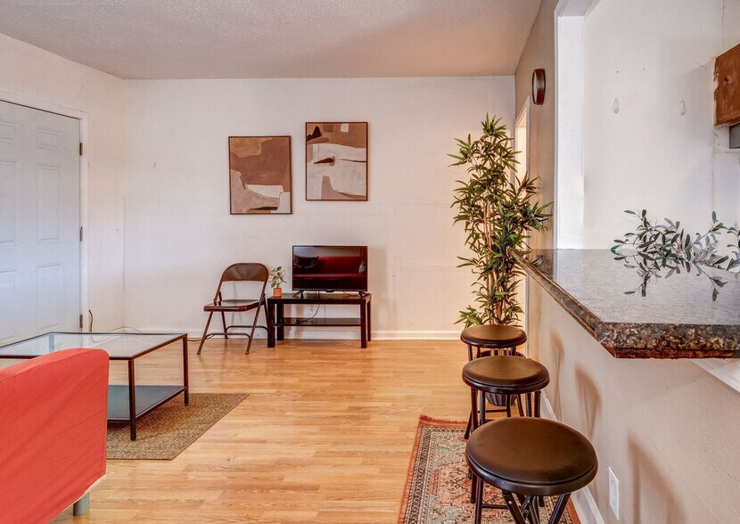 More Photos Of 701 Alamo Ave, Richmond Apartments For Sale