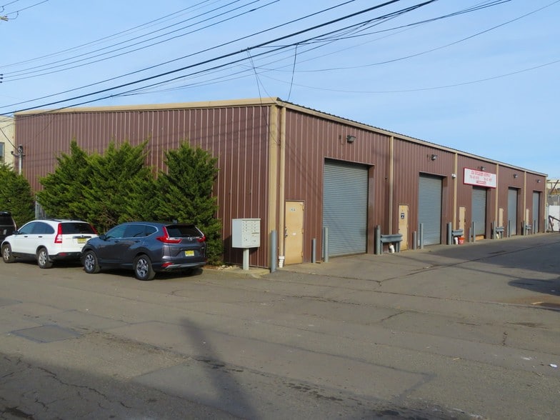 More Photos Of 141 Industrial Loop, Staten Island Warehouse For Sale