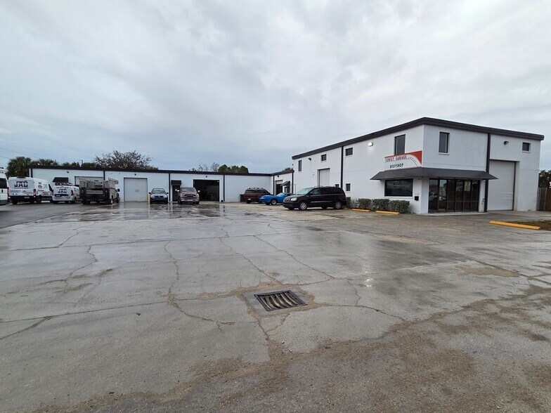 Primary Photo Of 16051 Oneal Dr, North Fort Myers Showroom For Lease