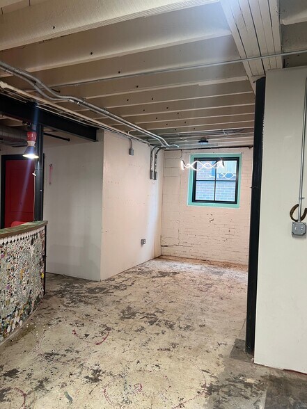 More Photos Of 85 North St, Canton Storefront For Lease