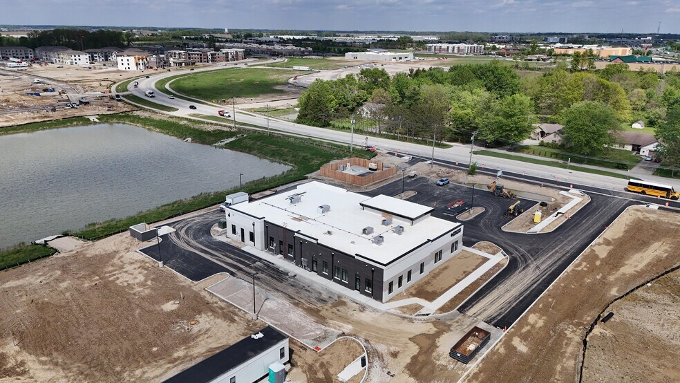 More Photos Of 13675 Brooks School Rd, Noblesville General Retail For Lease