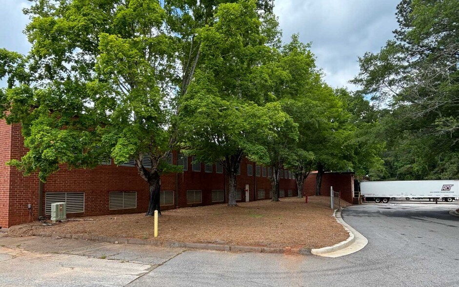 More Photos Of 200 Cherry Hill Rd, Monroe Warehouse For Lease