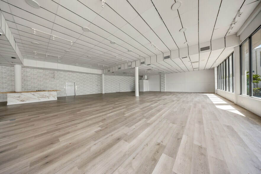 More Photos Of 9855 S Dixie Hwy, Pinecrest Freestanding For Sale