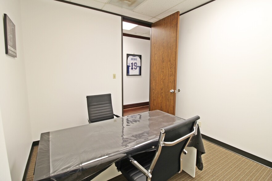 More Photos Of 11767 Katy Fwy, Houston Office For Lease