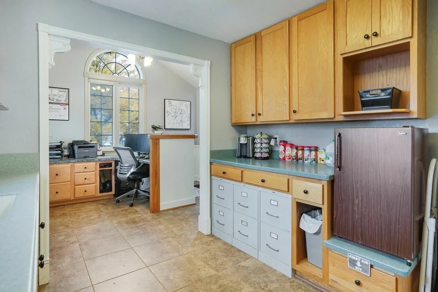 More Photos Of 1230 Fairview Ave SE, Salem Office For Sale